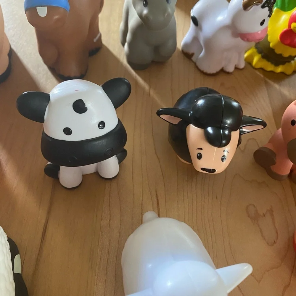 Fisher-Price Little People 14 Piece Set 2 Peekaboo Farm Animals Kids Play Set